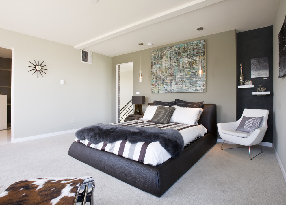 Esempio di una camera da letto moderna di medie dimensioni con pareti grigie, moquette, nessun camino e pavimento grigio
