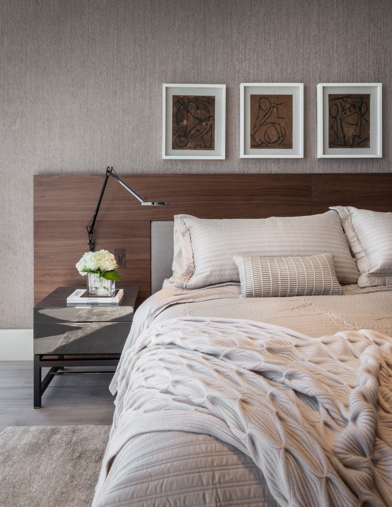 Bedroom - contemporary bedroom idea in Miami