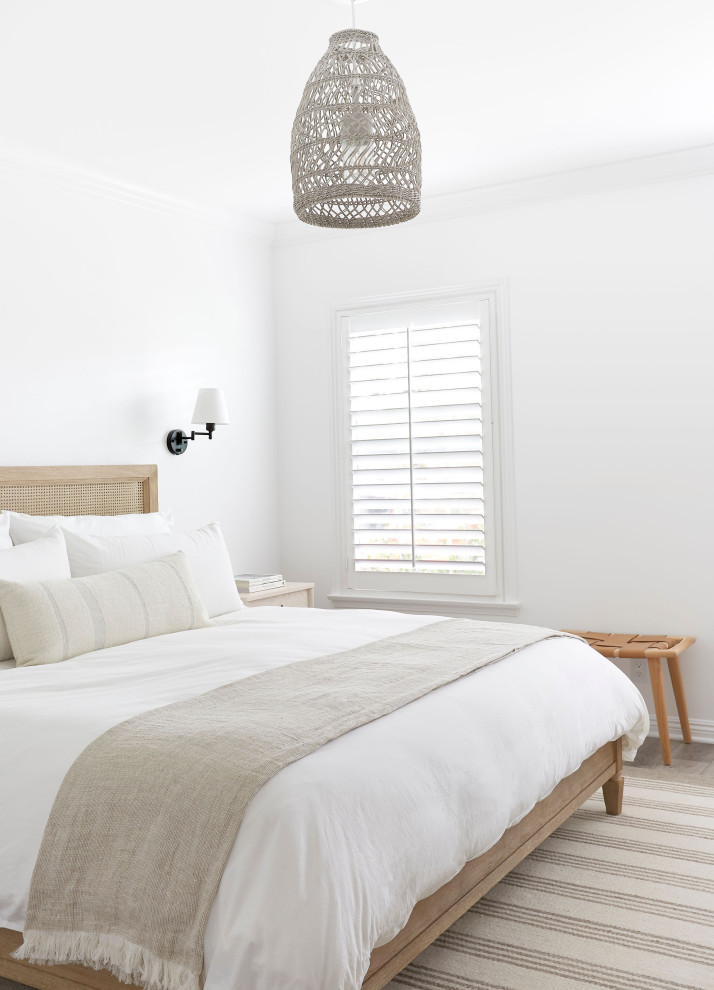 Imagen de dormitorio actual con paredes blancas y suelo gris