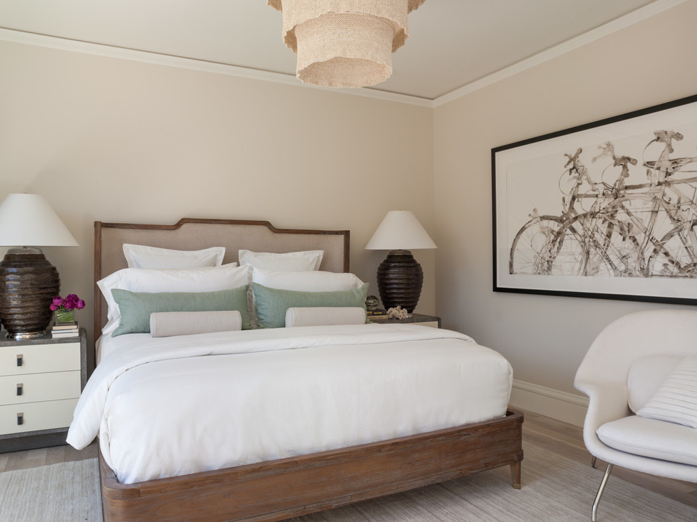 Diseño de dormitorio actual con paredes beige