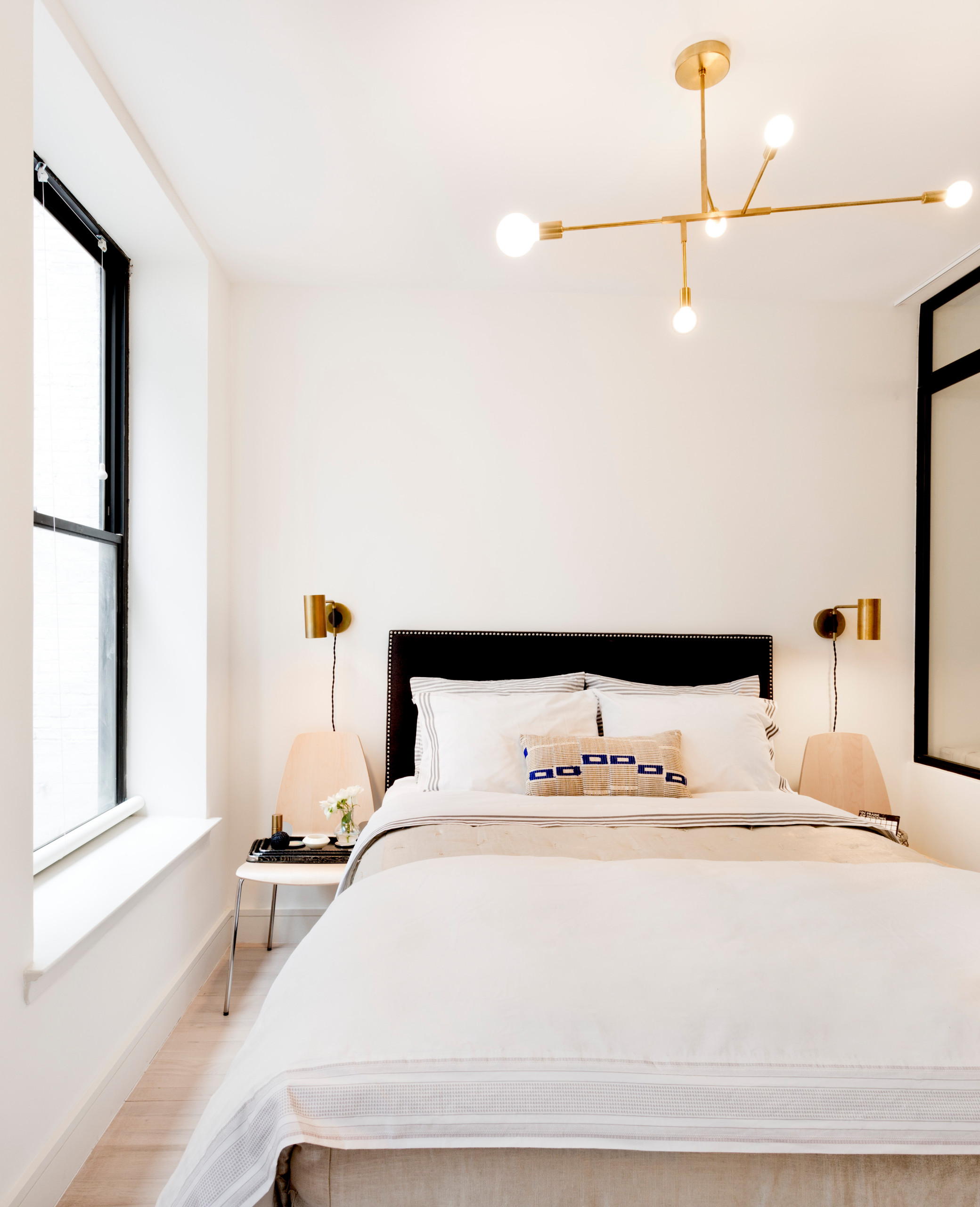 75 Beautiful Small Modern Bedroom Pictures Ideas May 2021 Houzz