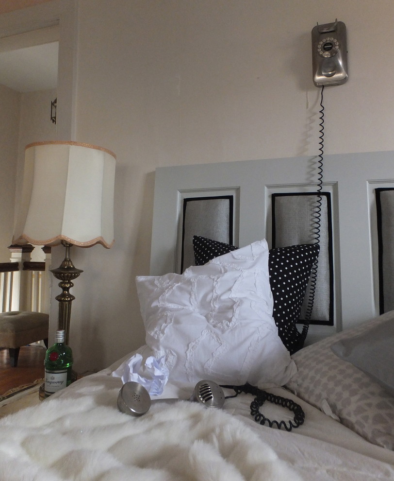 Свежая идея для дизайна: спальня среднего размера в стиле фьюжн - отличное фото интерьера
