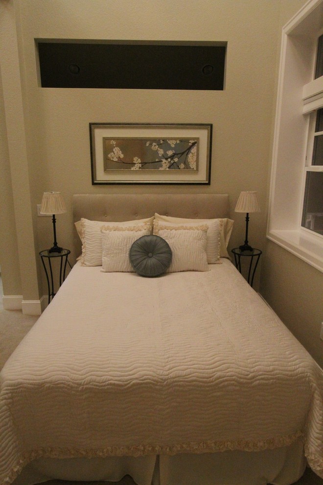 ポートランドにあるトラディショナルスタイルのおしゃれな寝室のインテリア