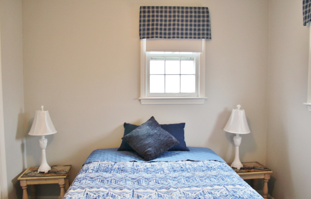 Small beach style guest bedroom in Providence with grey walls.