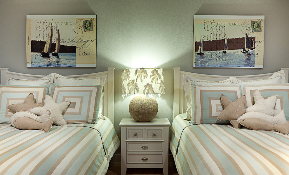 Пример оригинального дизайна: гостевая спальня (комната для гостей) в классическом стиле с серыми стенами