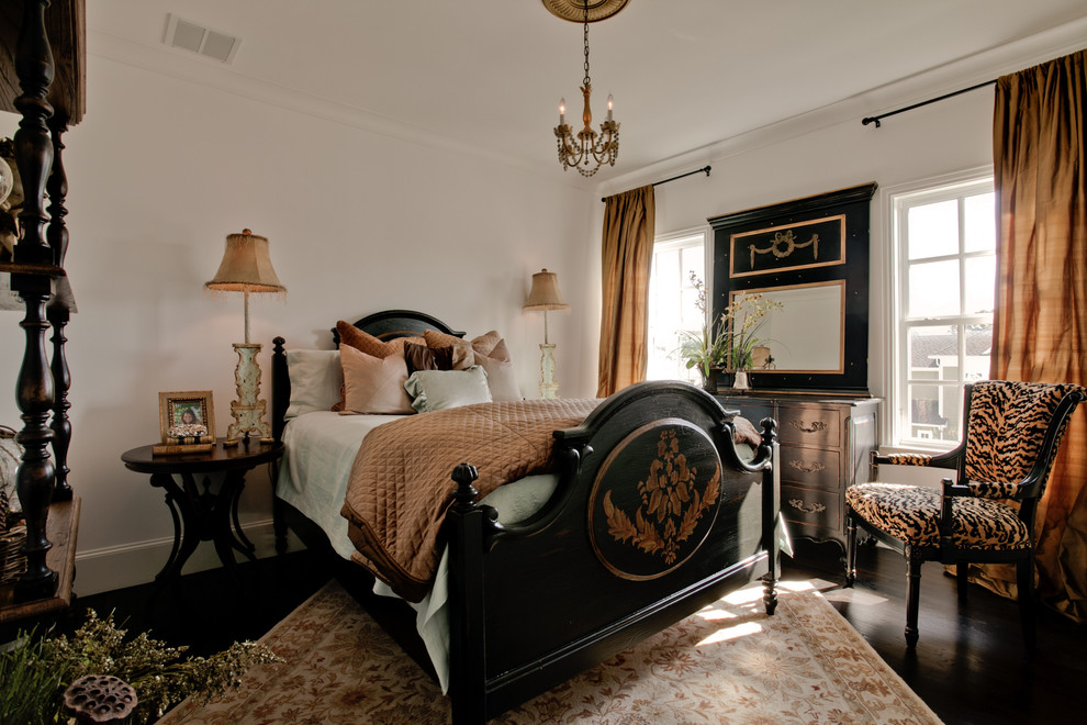 Inspiration for a classic guest bedroom in Atlanta.