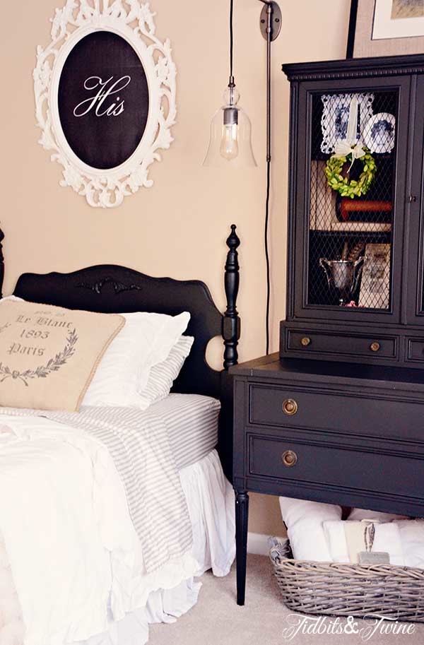 Inspiration for a shabby-chic style bedroom in San Francisco.