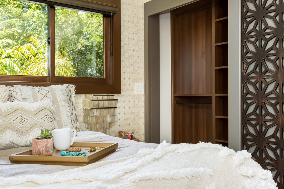 Mid-sized mid-century modern guest light wood floor bedroom photo in Los Angeles with beige walls