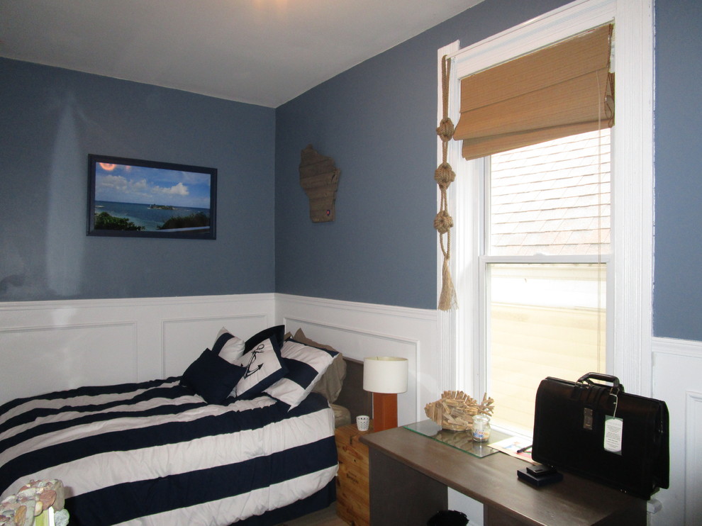This is an example of a nautical bedroom in Milwaukee.