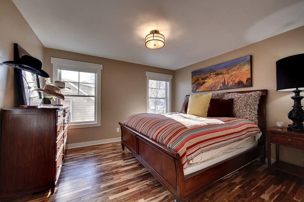 Example of a classic bedroom design in Minneapolis