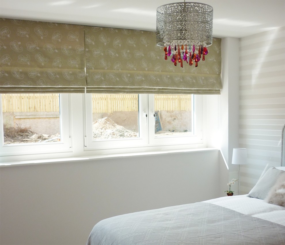 Example of a minimalist bedroom design in Edinburgh