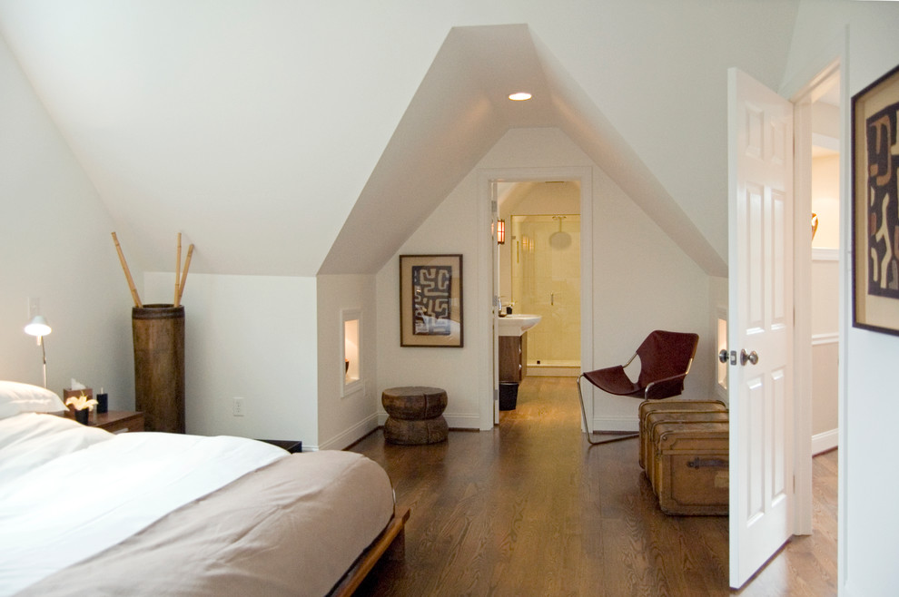 Modelo de dormitorio contemporáneo pequeño con paredes blancas