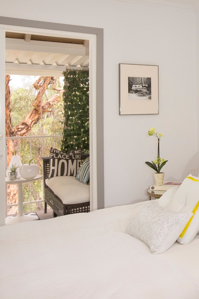 Small transitional guest bedroom photo in Orange County