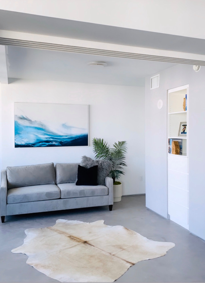 Inspiration för små moderna sovrum, med vita väggar, betonggolv och grått golv