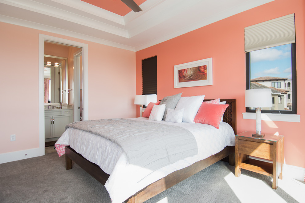 Großes Klassisches Gästezimmer ohne Kamin mit oranger Wandfarbe und Teppichboden in Orlando