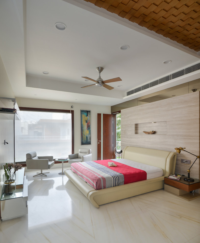 Inspiration for a large contemporary bedroom in Delhi.