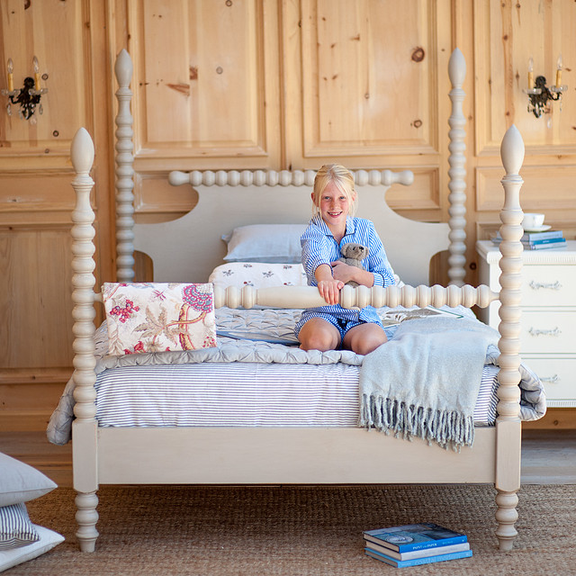Farmhouse spindle bed outlet