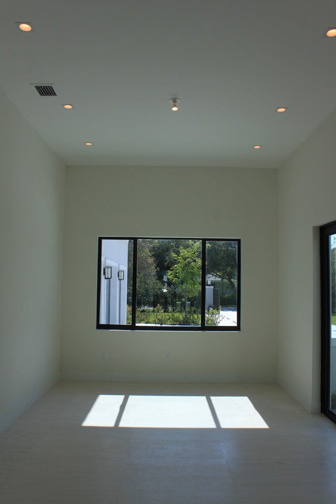 Idéer för ett mellanstort klassiskt gästrum, med vita väggar, marmorgolv och beiget golv