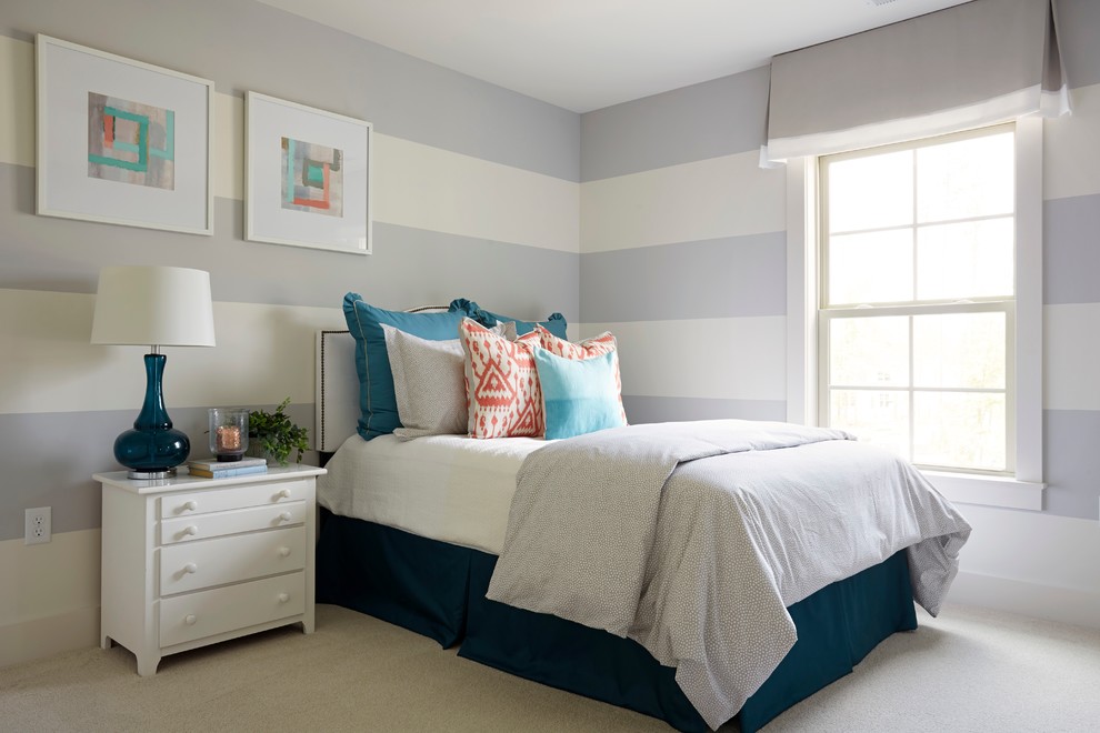 Idéer för att renovera ett vintage sovrum, med heltäckningsmatta och grå väggar