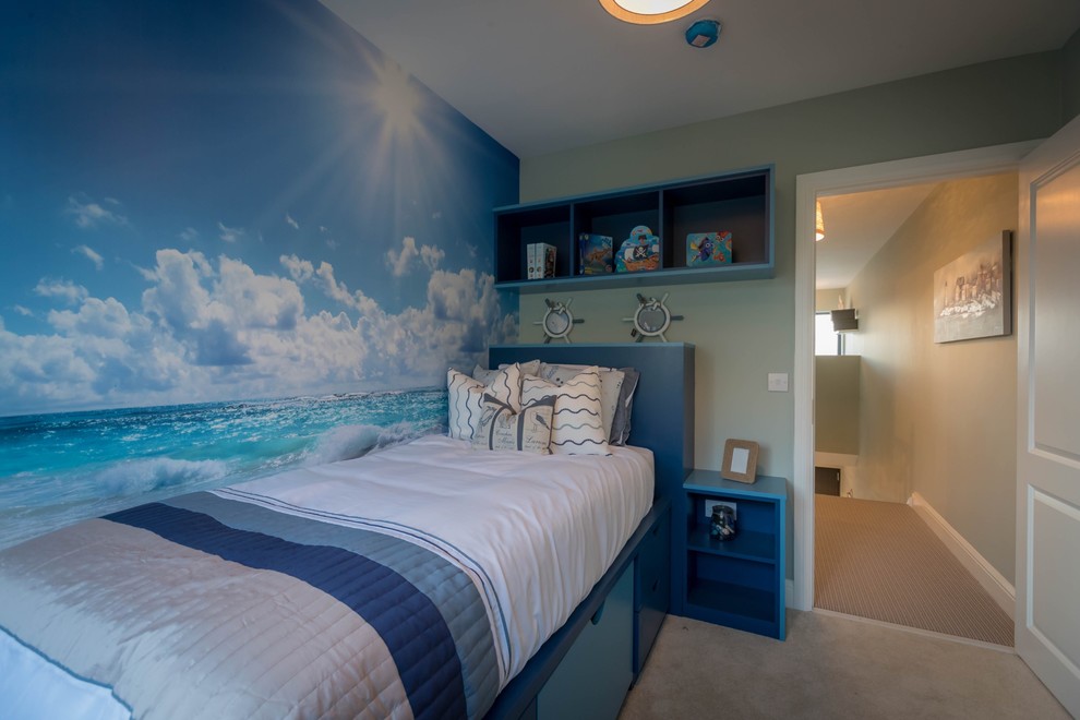 Imagen de habitación de invitados marinera de tamaño medio con paredes multicolor, moqueta y suelo gris