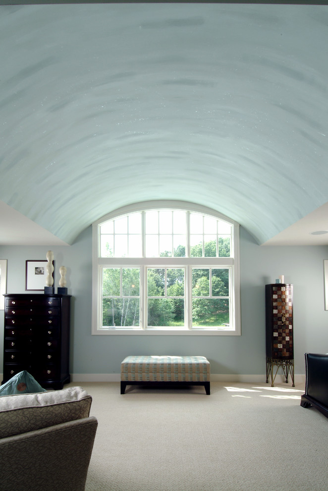 Idéer för ett mellanstort klassiskt huvudsovrum, med blå väggar och heltäckningsmatta
