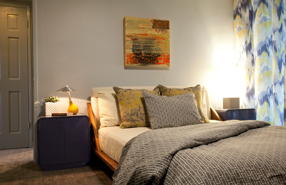 Idées déco pour une petite chambre contemporaine avec un mur bleu et aucune cheminée.