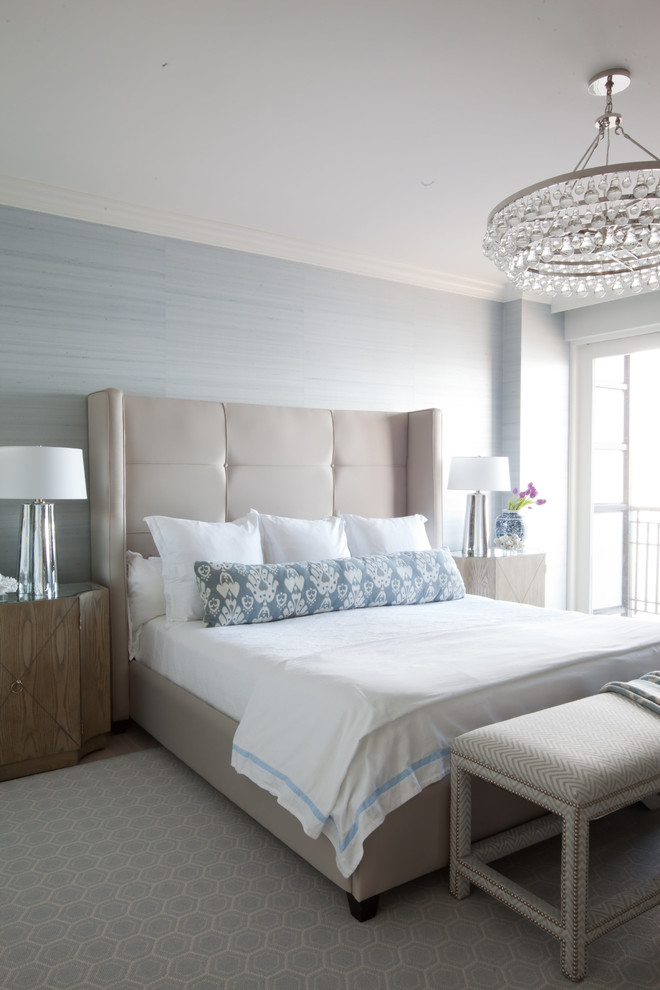 Klassisches Schlafzimmer ohne Kamin mit blauer Wandfarbe in Baltimore
