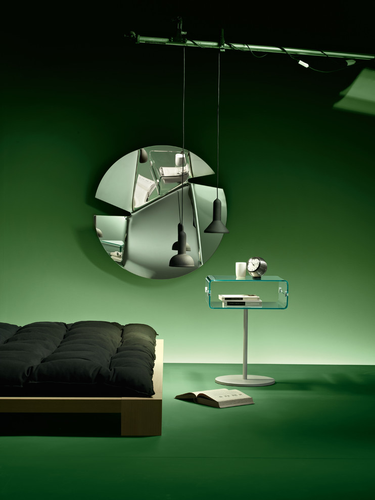 Foto på ett mellanstort funkis gästrum, med gröna väggar, vinylgolv och grönt golv
