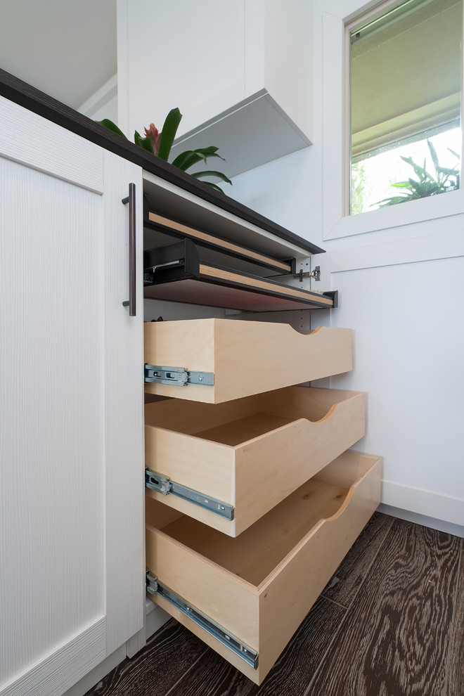 Hawaii Home features organized closets & Colorfuse printed