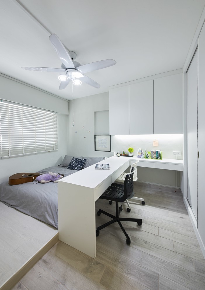 Mid-sized scandinavian guest bedroom in Singapore with white walls and light hardwood floors.