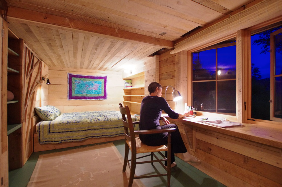 Modelo de habitación de invitados rural pequeña con suelo de madera pintada y suelo verde
