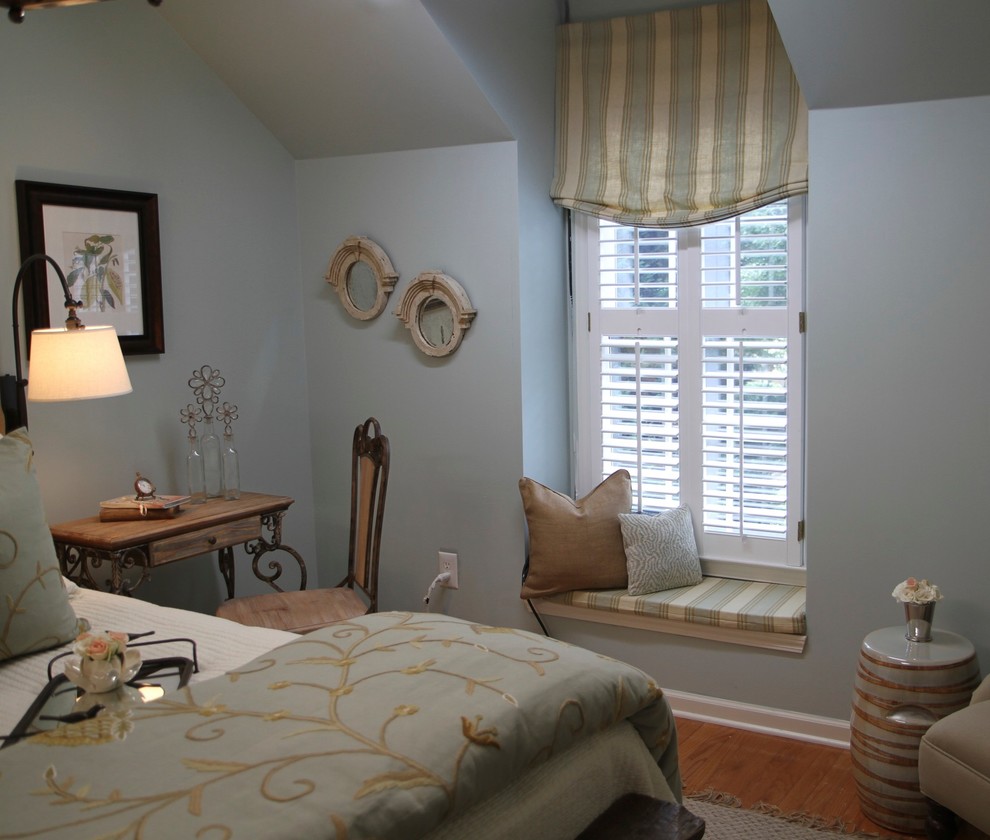 Bedroom - traditional bedroom idea in Atlanta