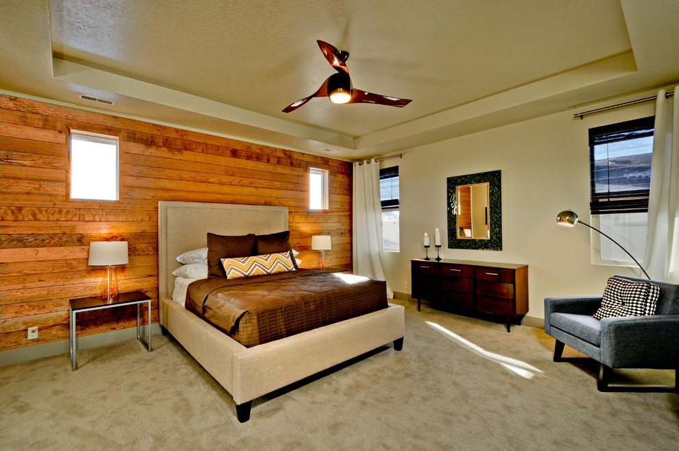 Свежая идея для дизайна: хозяйская спальня среднего размера в стиле модернизм с белыми стенами и ковровым покрытием - отличное фото интерьера