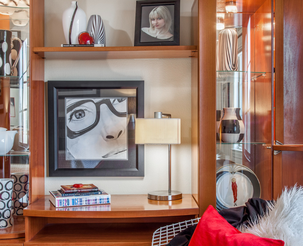 Imagen de dormitorio principal y abovedado vintage de tamaño medio con paredes blancas, moqueta y suelo gris