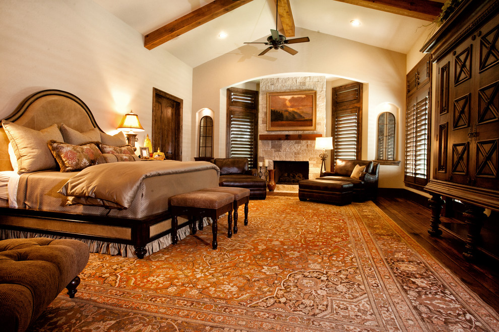 Bedroom - traditional bedroom idea in Houston