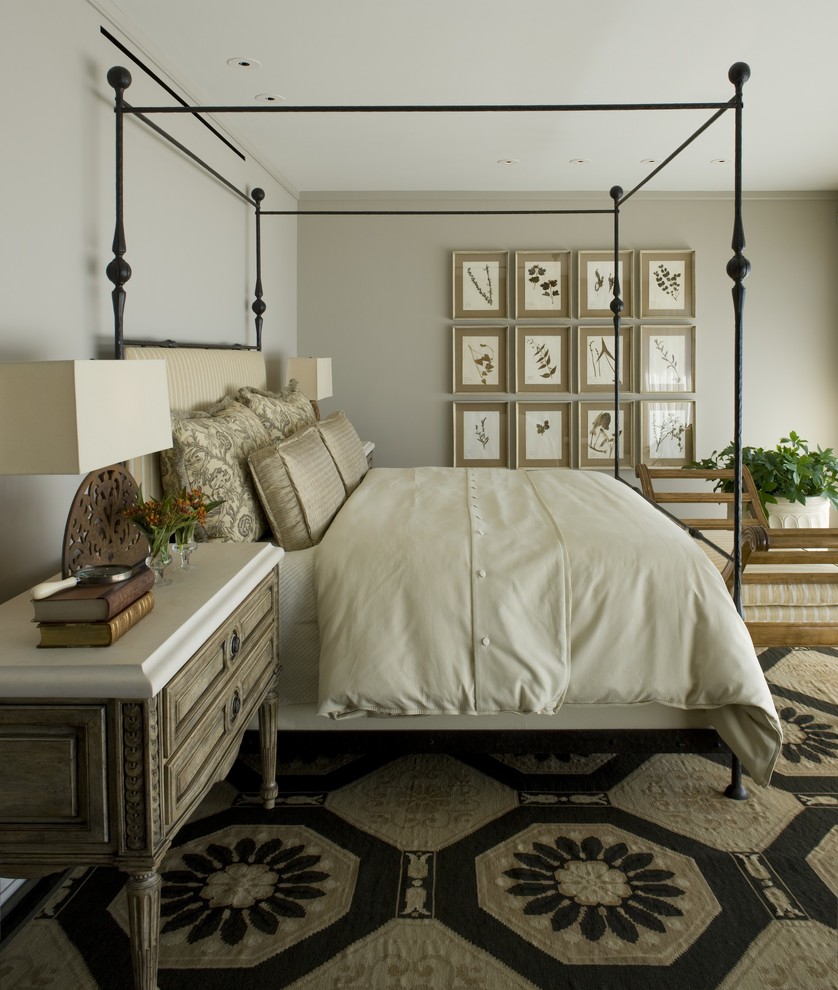 Idée de décoration pour une chambre design avec un mur beige.