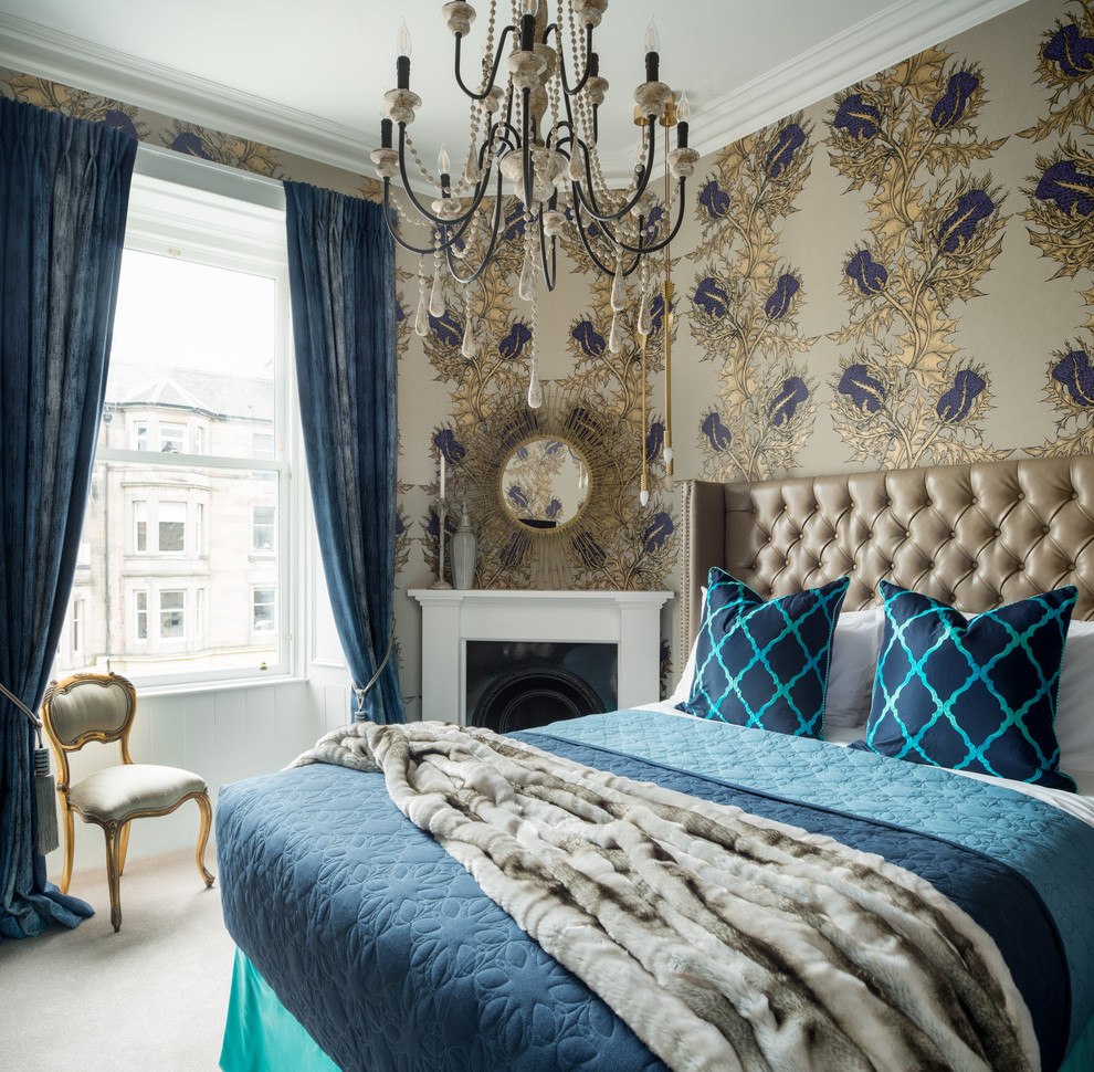 На фото: хозяйская спальня в классическом стиле с разноцветными стенами, угловым камином и синими шторами