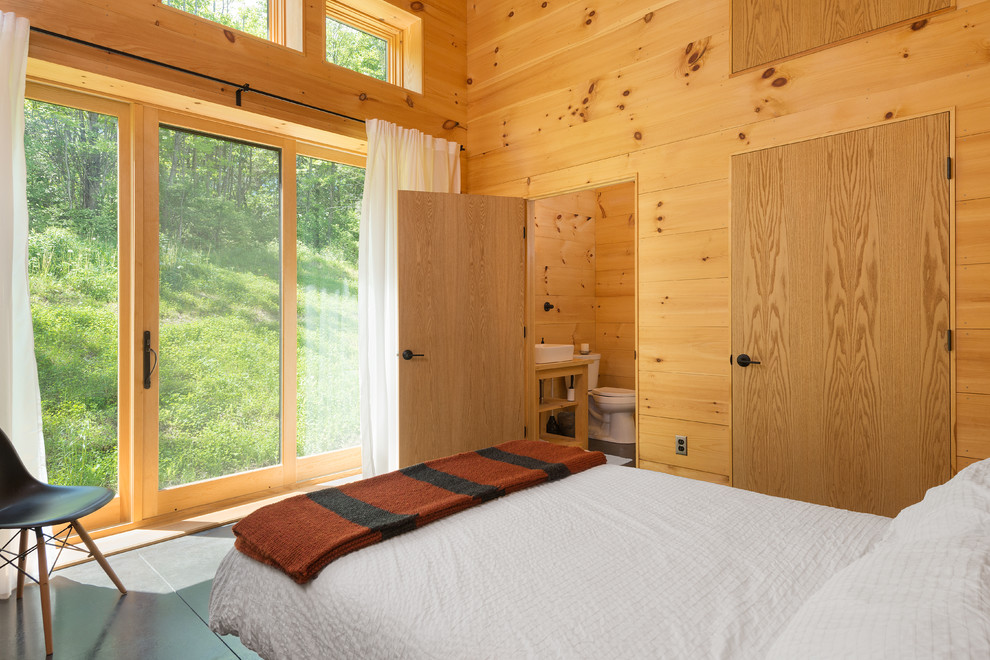 Идея дизайна: гостевая спальня среднего размера, (комната для гостей) в стиле рустика с бетонным полом и черным полом без камина