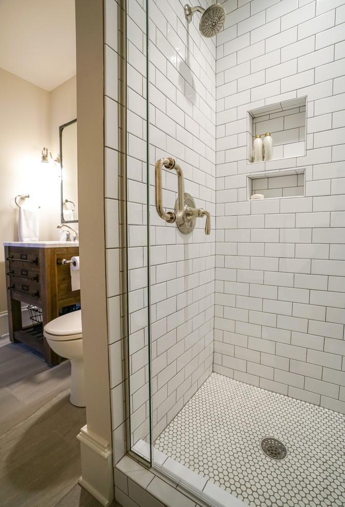 Источник вдохновения для домашнего уюта: большая ванная комната в викторианском стиле с серыми стенами и разноцветным полом