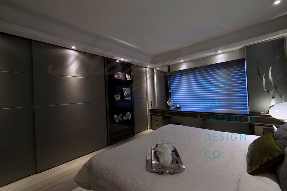 Идея дизайна: спальня в стиле модернизм с серыми стенами