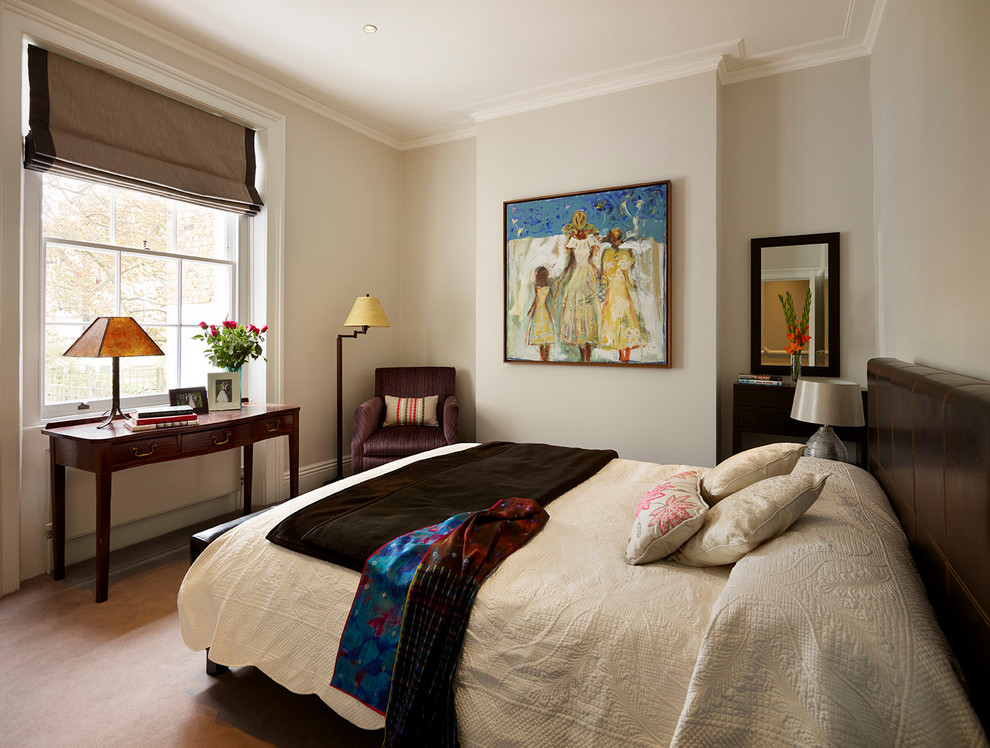 Diseño de habitación de invitados contemporánea grande sin chimenea con paredes beige y moqueta