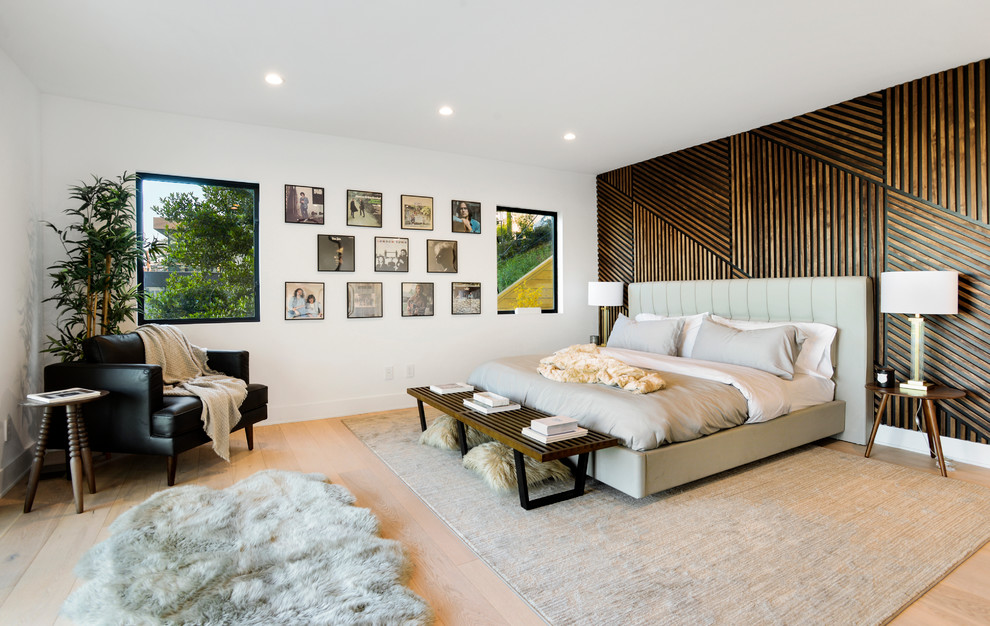 Photo of a large contemporary guest bedroom in Los Angeles.