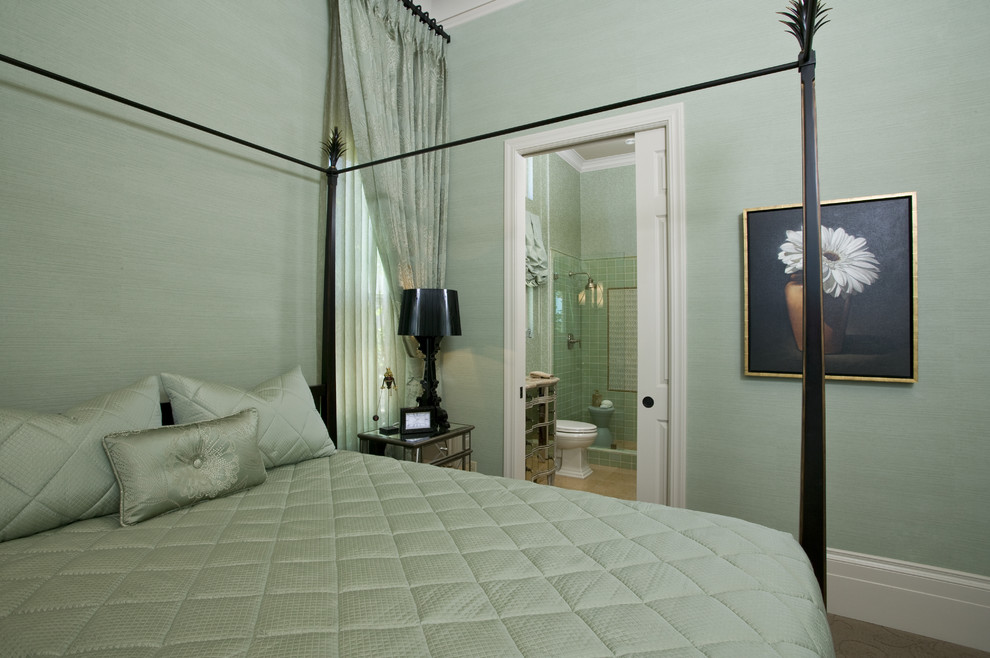 Пример оригинального дизайна: гостевая спальня среднего размера, (комната для гостей) в современном стиле с зелеными стенами, ковровым покрытием и бежевым полом без камина