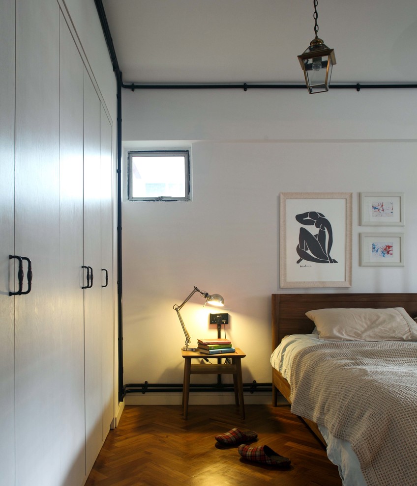 Design ideas for a country bedroom in Singapore.