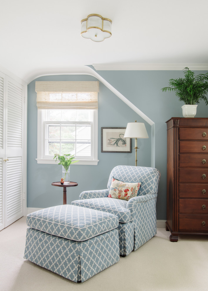 Bedroom - mid-sized traditional master carpeted bedroom idea in DC Metro with blue walls