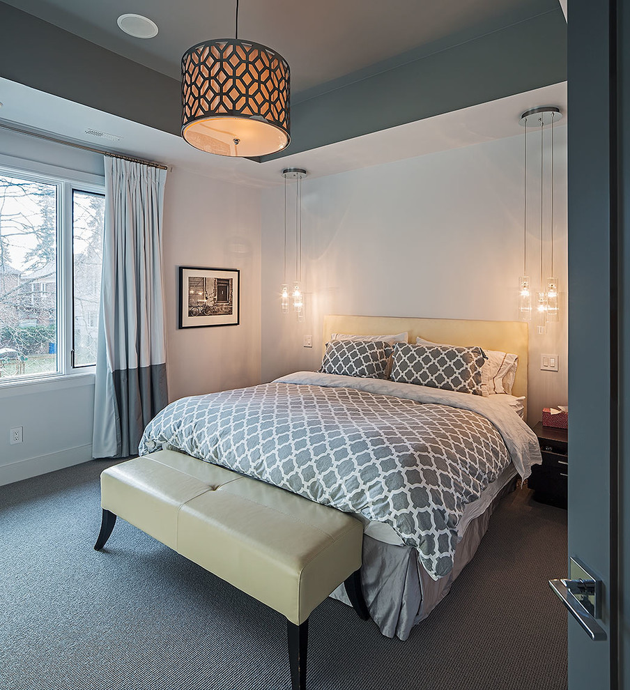 Modernes Schlafzimmer mit bunten Wänden und Teppichboden in Toronto