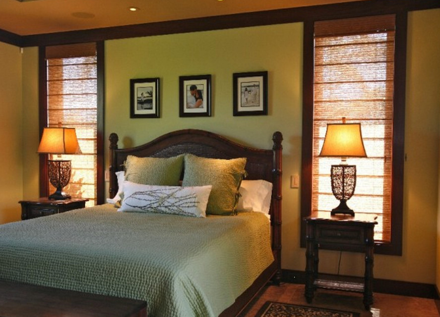 Design ideas for a world-inspired guest bedroom in Hawaii with yellow walls.
