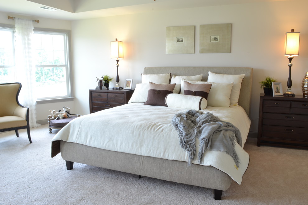 This is an example of a traditional bedroom in Cincinnati.