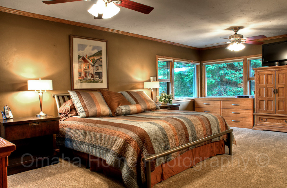 Photo of a traditional bedroom in Omaha.