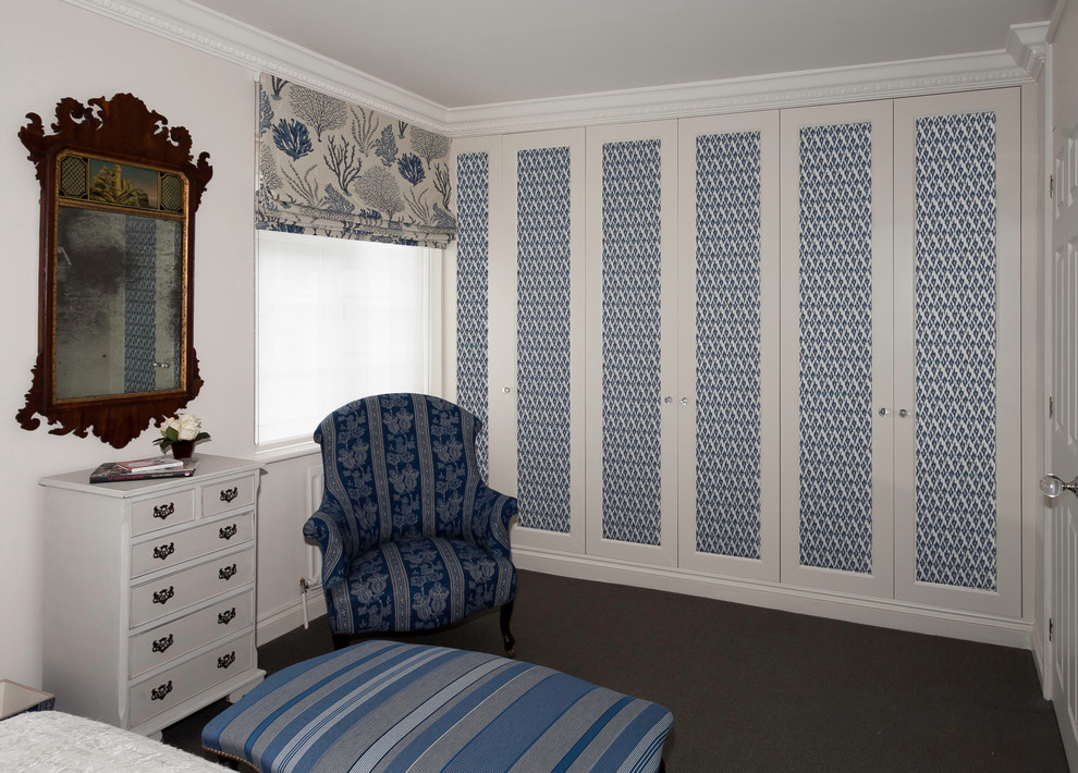 Bedroom - traditional bedroom idea in London